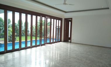 Disewakan Town House di Cilandak dgn Kolam Renang & Unit Bagus Kondisi Semi Furnished HSE-A0351