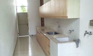 Disewakan Town House di Cilandak dgn Kolam Renang & Unit Bagus Kondisi Semi Furnished HSE-A0351