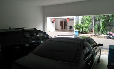 Disewakan Town House di Cilandak dgn Kolam Renang & Unit Bagus Kondisi Semi Furnished HSE-A0351