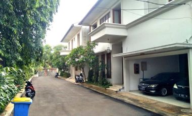 Disewakan Town House di Cilandak dgn Kolam Renang & Unit Bagus Kondisi Semi Furnished HSE-A0351