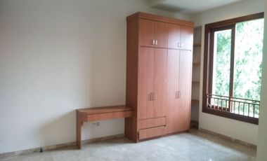 Disewakan Town House di Cilandak dgn Kolam Renang & Unit Bagus Kondisi Semi Furnished HSE-A0351