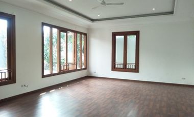Disewakan Town House di Cilandak dgn Kolam Renang & Unit Bagus Kondisi Semi Furnished HSE-A0351