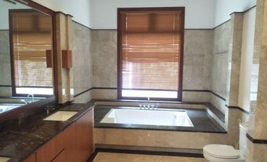 Disewakan Town House di Cilandak dgn Kolam Renang & Unit Bagus Kondisi Semi Furnished HSE-A0351