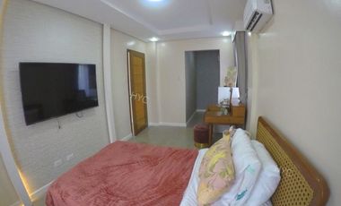 Quezon City Townhouse 4BR 3carpark inside subdiv nr LungCntr
