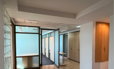 Oficina en Arriendo en Torre Paris/ Metro Los Leones