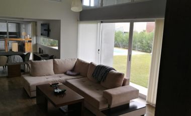 Casa minimalista en Nuevo Quilmes