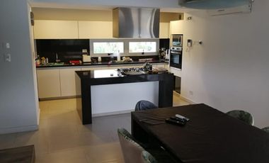 Casa minimalista en Nuevo Quilmes