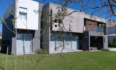 Casa minimalista en Nuevo Quilmes