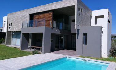 Casa minimalista en Nuevo Quilmes
