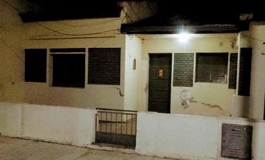 Casa en venta - 2 Dormitorios 1 Baño - Cochera - 365Mts2 - Pergamino
