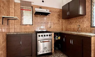 Casa de 3 AMBIENTES ubicada a 50 metros de la Avenida Monteverde