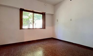 Casa de 3 AMBIENTES ubicada a 50 metros de la Avenida Monteverde