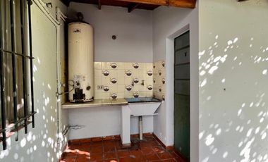Casa de 3 AMBIENTES ubicada a 50 metros de la Avenida Monteverde