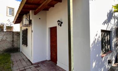 Casa de 3 AMBIENTES ubicada a 50 metros de la Avenida Monteverde