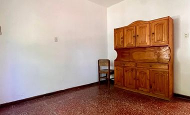 Casa de 3 AMBIENTES ubicada a 50 metros de la Avenida Monteverde