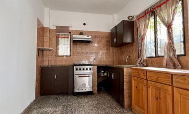 Casa de 3 AMBIENTES ubicada a 50 metros de la Avenida Monteverde