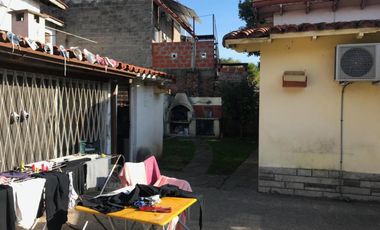Casa en gran lote Posibilidad de construcción duplex