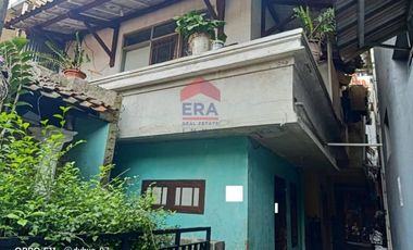 Rumah dua lantai tengah kota di dalam Gang Panjunan Astana Anyar