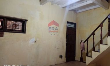 Rumah dua lantai tengah kota di dalam Gang Panjunan Astana Anyar