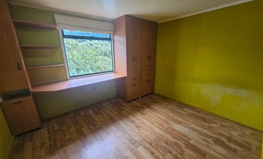 CASA ASILADA DE 3 PISOS EN LOS MOLINOS