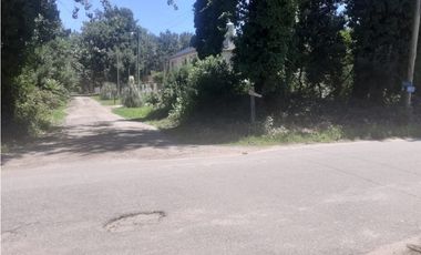 Terreno en esquina/ Barrio El Tejado