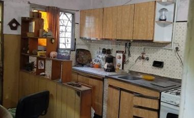 CASA PH DE 3 AMBIENTES A RECICLAR C/ COCHERA EN VENTA - MORON CENTRO