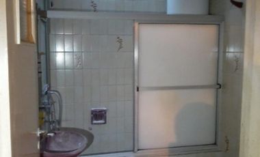 CASA PH DE 3 AMBIENTES A RECICLAR C/ COCHERA EN VENTA - MORON CENTRO