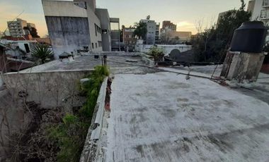 CASA PH DE 3 AMBIENTES A RECICLAR C/ COCHERA EN VENTA - MORON CENTRO