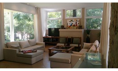 CARILO - AVESTRUZ Y ROBLES - CASA EN VENTA.