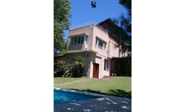 CARILO - AVESTRUZ Y ROBLES - CASA EN VENTA.