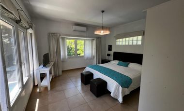 CARILO - AVESTRUZ Y ROBLES - CASA EN VENTA.