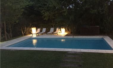 CARILO - AVESTRUZ Y ROBLES - CASA EN VENTA.