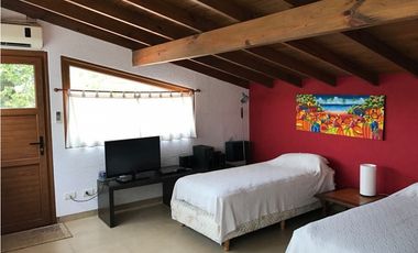 CARILO - AVESTRUZ Y ROBLES - CASA EN VENTA.