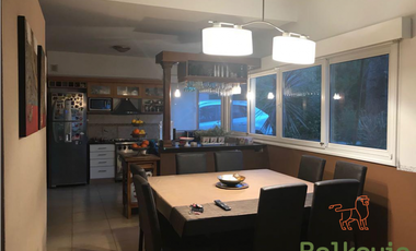 CARILO - AVESTRUZ Y ROBLES - CASA EN VENTA.