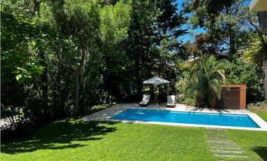 CARILO - AVESTRUZ Y ROBLES - CASA EN VENTA.