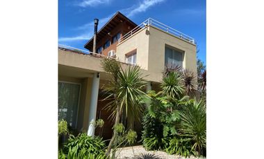 CARILO - AVESTRUZ Y ROBLES - CASA EN VENTA.