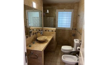 CARILO - AVESTRUZ Y ROBLES - CASA EN VENTA.