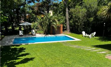 CARILO - AVESTRUZ Y ROBLES - CASA EN VENTA.