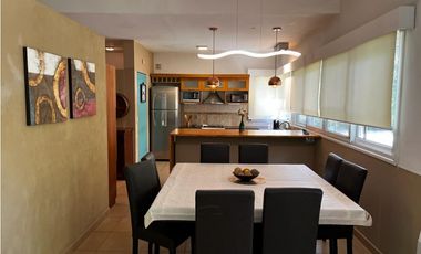 CARILO - AVESTRUZ Y ROBLES - CASA EN VENTA.