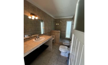 CARILO - AVESTRUZ Y ROBLES - CASA EN VENTA.