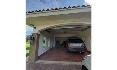 LUJOSA VILLA TUCAN COUNTRY CLUB & GOLF RESORT COCOLI 460 MT2 3REC+CBE