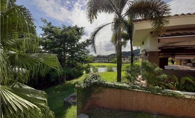 LUJOSA VILLA TUCAN COUNTRY CLUB & GOLF RESORT COCOLI 460 MT2 3REC+CBE