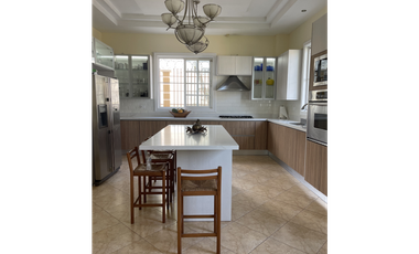 Venta de casa en Las Cumbres remodelada