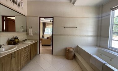 Venta de casa en Las Cumbres remodelada