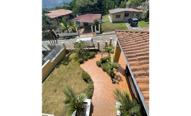 Venta de casa en Las Cumbres remodelada