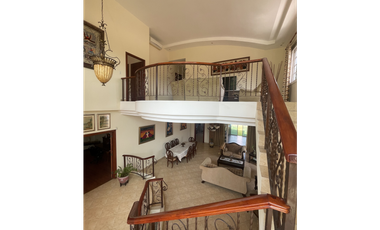 Venta de casa en Las Cumbres remodelada