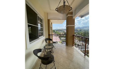 Venta de casa en Las Cumbres remodelada