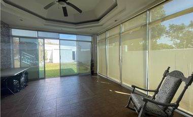 Venta de casa en Las Cumbres remodelada