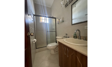 Venta de casa en Las Cumbres remodelada