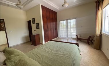 Venta de casa en Las Cumbres remodelada